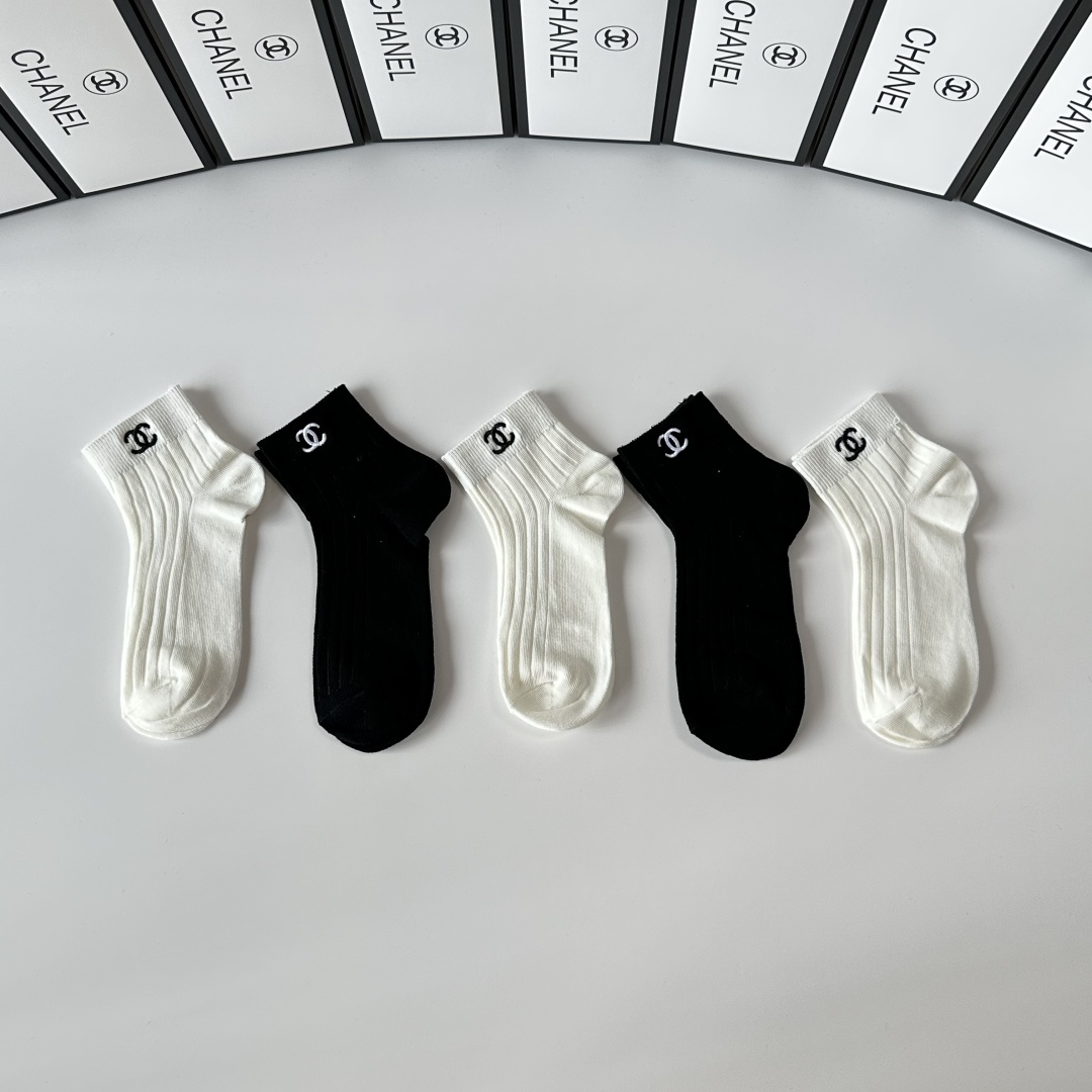 NO:584641,Specially equipped with counter packaging Chanel (Chanel) new embroidered mid-length pile socks!  Five pairs in a box, synchronized tube socks at the counter, big brands going out on the street, must-have socks for fashionistas, stockings, socks, chanel, chanel, socks19860909特 配专柜包装 Chanel（香奈儿）新款刺绣中长款堆堆袜袜子！一盒五双,专柜同步筒袜袜子,大牌出街,潮人必备超好搭袜子,丝袜,袜子,chanel,chanel,socks,accessory