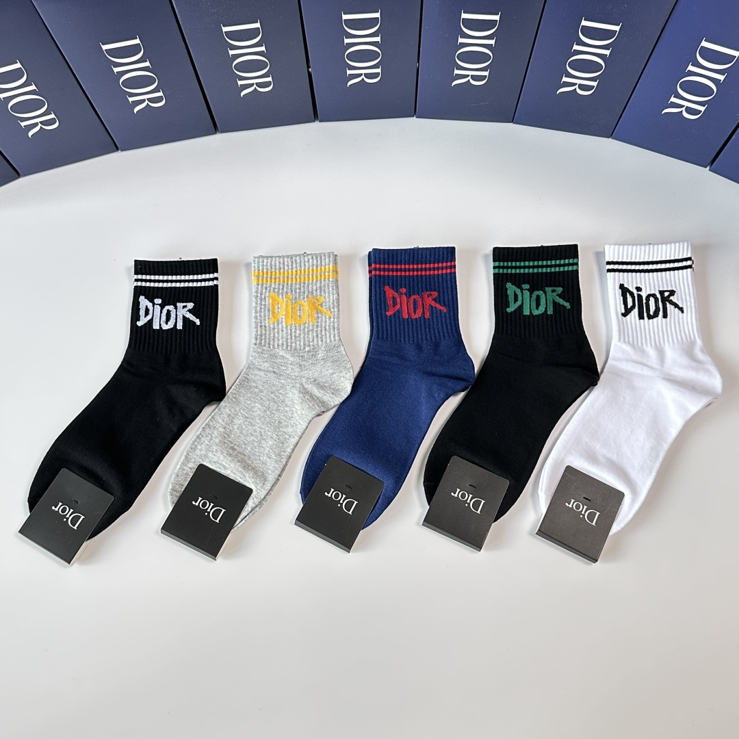 NO:584640,Specially packaged DIOR's new mid-length pile socks!  Five pairs in a box, synchronized tube socks at the counter, big brands out on the street, must-have socks for fashionistas, stockings, socks, dior, dior, socks19860909特 配包装 DIOR（迪奥）新款中长款堆堆袜袜子！一盒五双, 专柜同步筒款袜子,大牌出街,潮人必备超好搭袜子,丝袜,袜子,dior,dior,socks,accessory