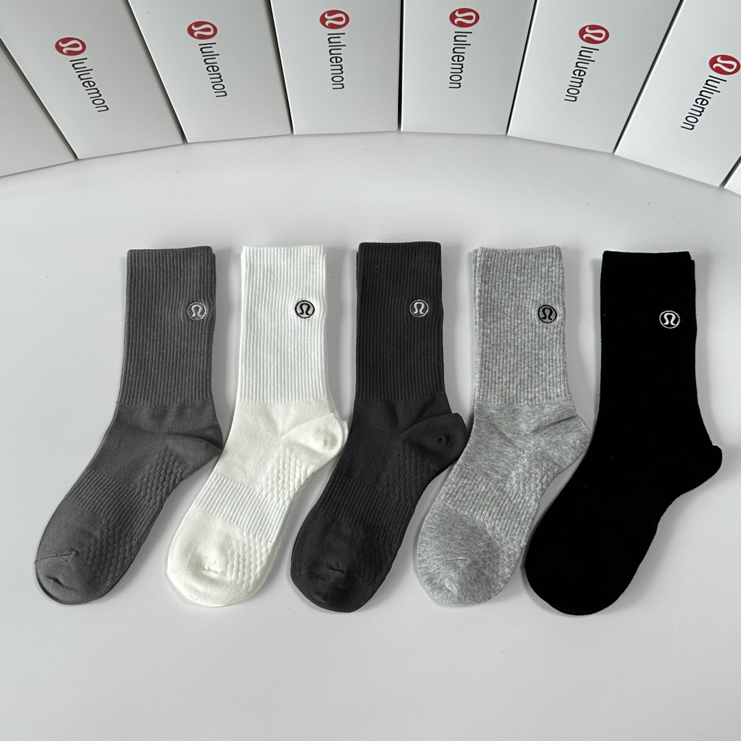 NO:584694,Specially packaged lululemon's new embroidered mid-length pile socks!  Five pairs in a box, synchronized tube socks at the counter, big brands going out on the street, must-have socks for fashionistas, stockings, socks, socks19860909特 配包装 lululemon 新款刺绣中长款堆堆袜袜子！一盒五双, 专柜同步筒款袜子,大牌出街,潮人必备超好搭袜子,丝袜,袜子,socks,accessory
