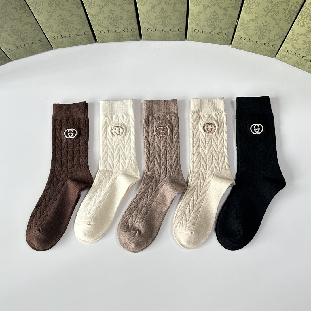 NO:584680,Special packaging: Gucci's new cashmere embroidered mid-length pile socks!  Five pairs in a box, synchronized tube socks at the counter, big brands out on the street, must-have socks for fashionistas, stockings, socks, gucci, gucci, socks19860909特 配包装 Gucci（古驰）新款羊绒刺绣中长款堆堆袜袜子！一盒五双, 专柜同步筒款袜子,大牌出街,潮人必备超好搭袜子,丝袜,袜子,gucci,gucci,socks,accessory