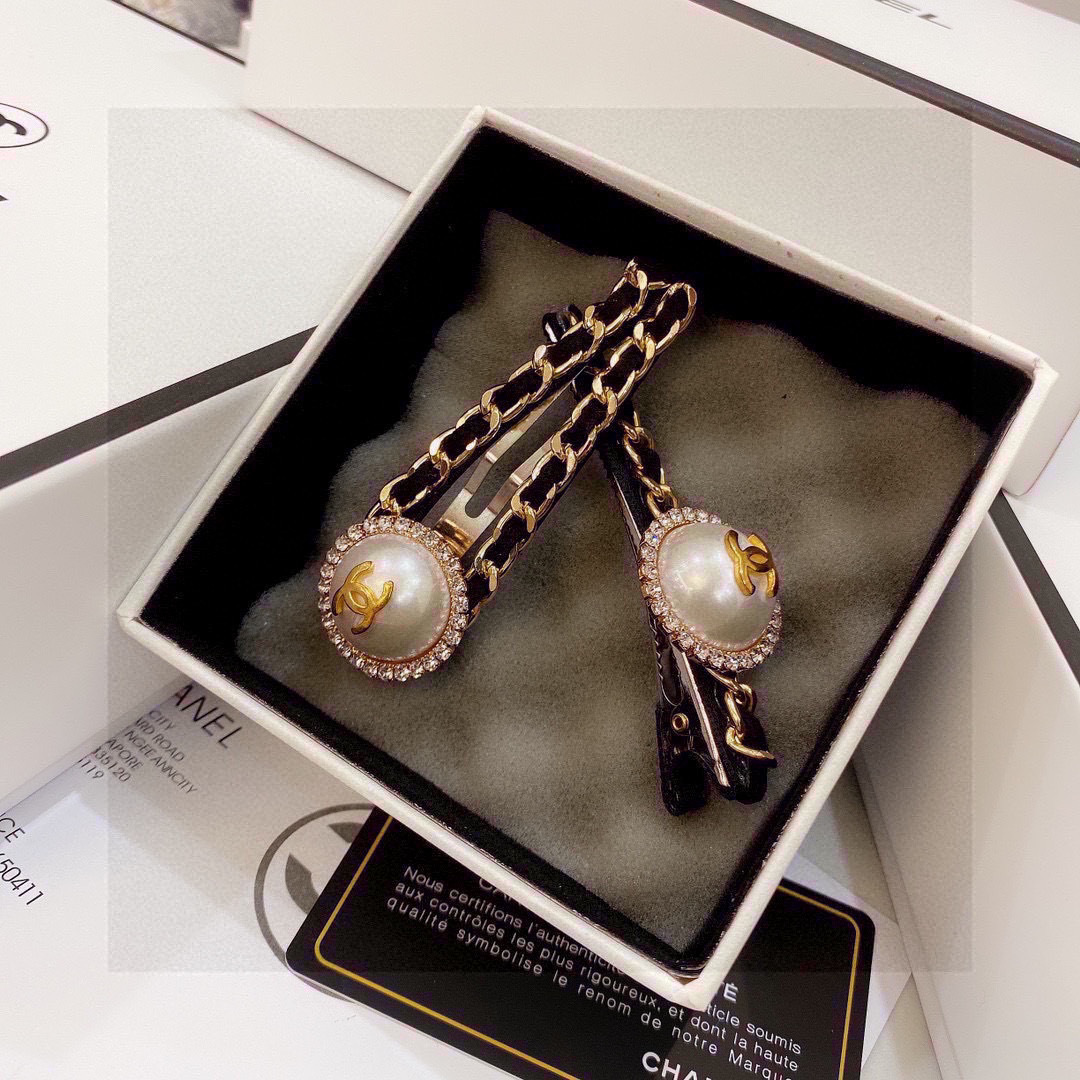 NO:586623,Special (two-piece set) with complete packaging CHANEL (Chanel) this year's best-selling new vintage vintage chain hairpins, a super fairy pair, fashionable, casual hairpins, hairpins, chanel, chanel, hairpins19860909特（两件套）配全套包装 CHANEL（香奈儿）今年最好卖的新款 Vintage中古复古链条发夹 超仙的一对 时髦精 随便入的款发夹,发夹,chanel,chanel,hairpins,accessory