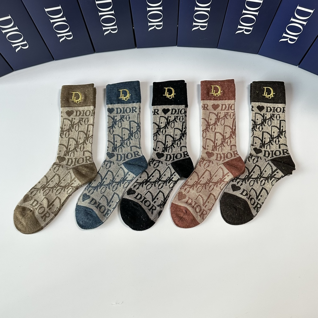 NO:585106,Special counter packaging DIOR's new embroidered mid-length pile socks!  Five pairs in a box, synchronized tube socks at the counter, big brands going out on the street, must-have socks for fashionistas, stockings, socks, dior, dior, socks19860909特配专柜包装 DIOR（迪奥）新款刺绣中长款堆堆袜袜子！一盒五双,专柜同步筒袜袜子,大牌出街,潮人必备超好搭袜子,丝袜,袜子,dior,dior,socks,accessory