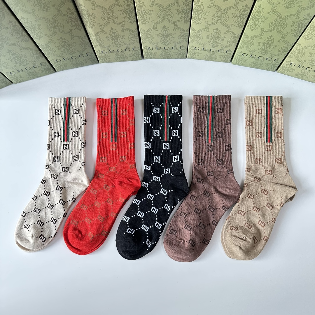 NO:585102,Special counter packaging Gucci's new mid-length pile socks!  Five pairs in a box, synchronized tube socks at the counter, big brands going out on the street, must-have socks for fashionistas, stockings, socks, gucci, gucci, socks19860909特配专柜包装 Gucci（古驰）新款中长款堆堆袜袜子！一盒五双,专柜同步筒袜袜子,大牌出街,潮人必备超好搭袜子,丝袜,袜子,gucci,gucci,socks,accessory