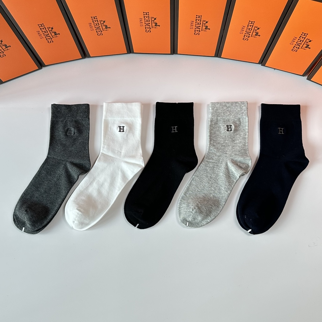 NO:585158,Special packaging Hermes new embroidered mid-length pile socks!  High-end customization, five pairs in a box, counter-synchronized tube socks, big brands going out on the street, must-have socks for fashionistas, stockings, socks, hermes, hermes, socks19860909特 配包装 Hermes（爱马仕）新款刺绣中长款堆堆袜袜子！高端定制,一盒五双, 专柜同步筒款袜子,大牌出街,潮人必备超好搭袜子,丝袜,袜子,hermes,hermes,socks,accessory