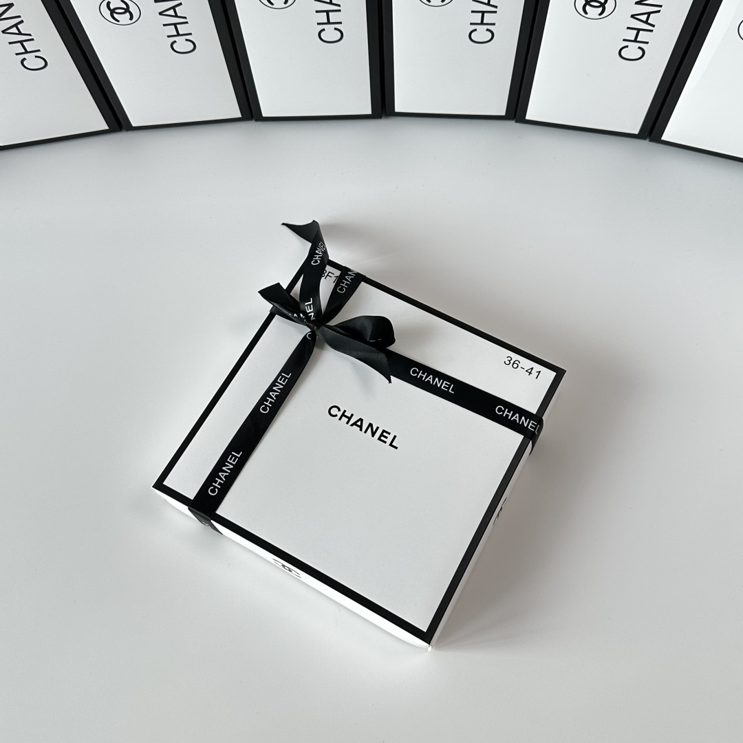 NO:585247,Special counter packaging Chanel (Chanel) new gift box set of mid-length pile socks!  Four pairs in a box, synchronized tube socks at the counter, big brands going out on the street, must-have socks for fashionistas, stockings, socks, chanel, chanel, socks19860909特配专柜包装 Chanel（香奈儿）新款礼盒装中长款堆堆袜袜子！一盒四双,专柜同步筒袜袜子,大牌出街,潮人必备超好搭袜子,丝袜,袜子,chanel,chanel,socks,accessory