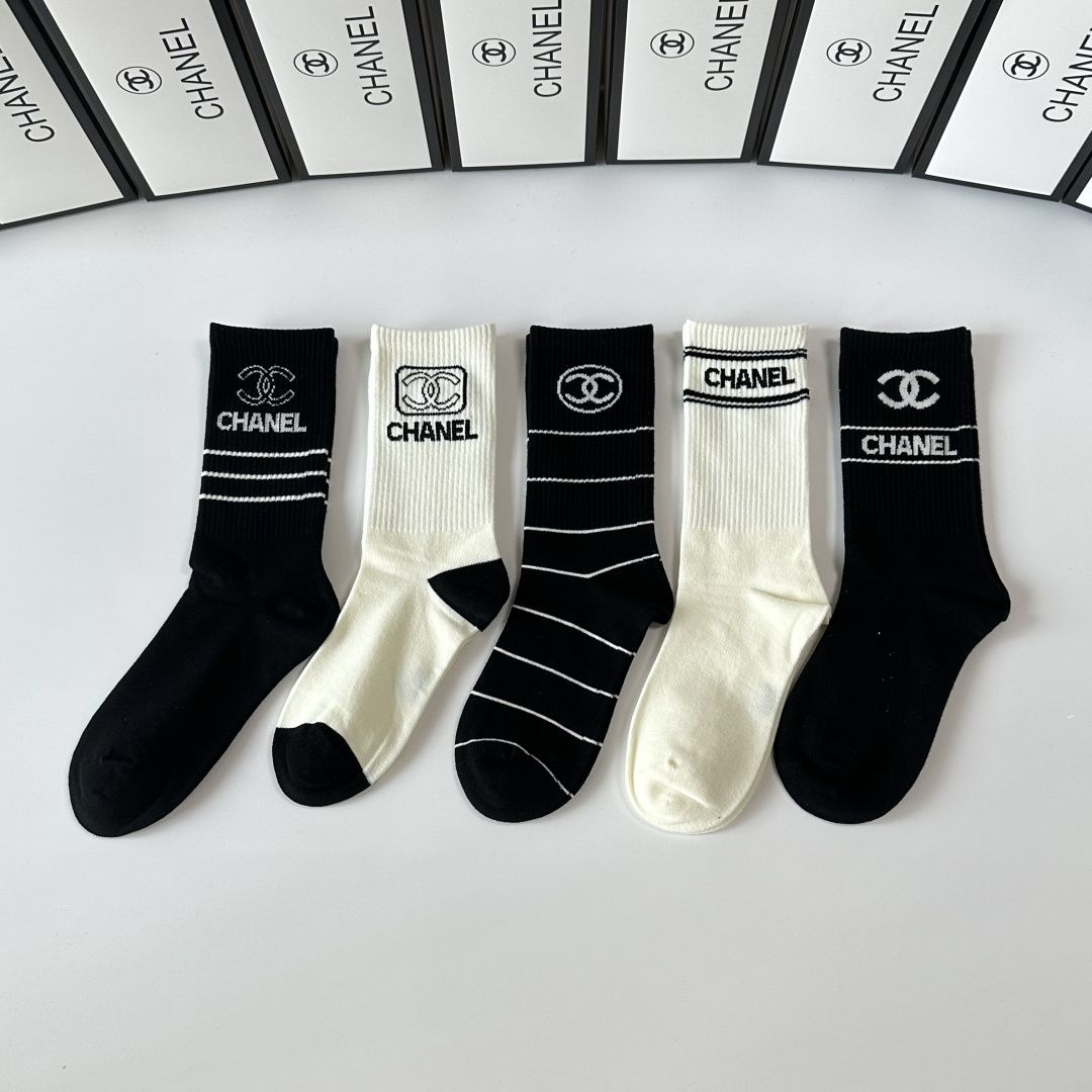 NO:585265,Special packaging Chanel (Chanel) new mid-length pile socks!  Five pairs in a box, synchronized tube socks at the counter, big brands out on the street, must-have socks for fashionistas, stockings, socks, chanel, chanel, socks19860909特 配包装 Chanel（香奈儿）新款中长款堆堆袜袜子！一盒五双, 专柜同步筒款袜子,大牌出街,潮人必备超好搭袜子,丝袜,袜子,chanel,chanel,socks,accessory