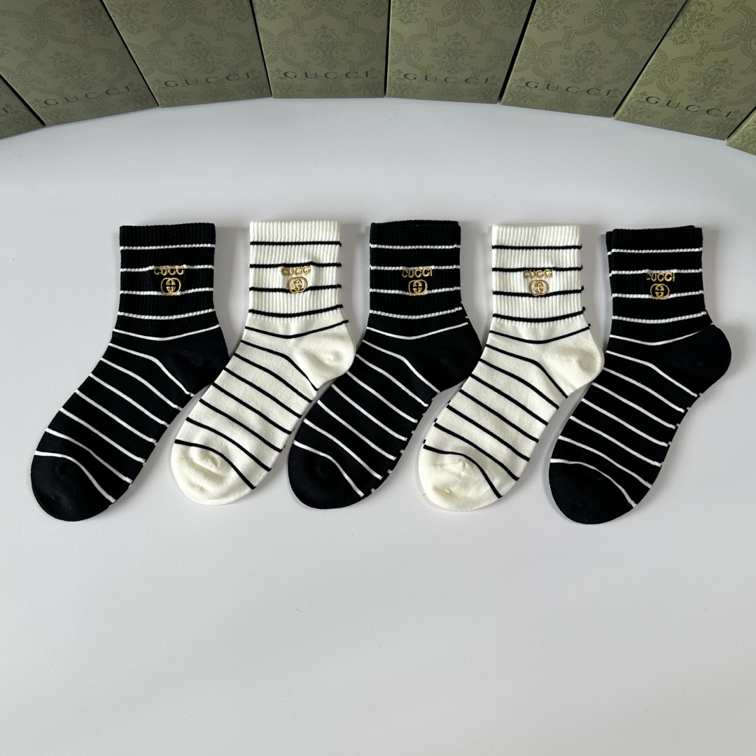NO:585271,Special packaging Gucci (Gucci) new mid-length pile socks!  Five pairs in a box, synchronized tube socks at the counter, big brands out on the street, must-have socks for fashionistas, stockings, socks, gucci, gucci, socks19860909特 配包装 Gucci（古驰）新款中长款堆堆袜袜子！一盒五双, 专柜同步筒款袜子,大牌出街,潮人必备超好搭袜子,丝袜,袜子,gucci,gucci,socks,accessory