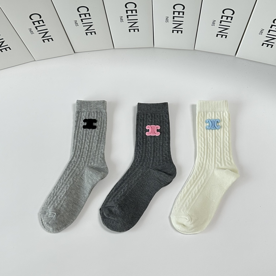 NO:585285,Specially packaged Celine's new classic mid-length accessories socks!  Three pairs in a box, synchronous tube socks in the counter, big brands out on the street, a must-have for fashionistas, super easy to match. Socks, stockings, socks, celine, celine, socks19860909特 配包装 Celine（赛琳）新款经典中长款饰品袜堆堆袜袜子！一盒三双, 专柜同步筒款袜子,大牌出街,潮人必备超好搭.袜子,丝袜,袜子,celine,celine,socks,accessory