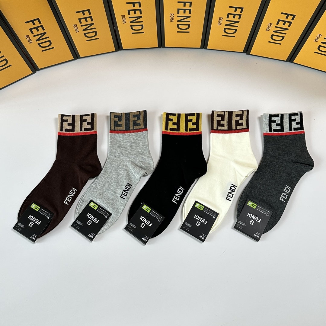 NO:585287,Special packaging Fendi's new mid-length pile socks!  Five pairs in a box, counter-synchronized tube socks, big brands out on the street, fashionable people must have super matching socks, stockings, socks, fendi, fendi, socks19860909特 配包装 Fendi（芬迪）新款中长款堆堆袜袜子！一盒五双, 专柜同步筒款袜子,大牌出街,潮人必备超好搭袜子,丝袜,袜子,fendi,fendi,socks,accessory
