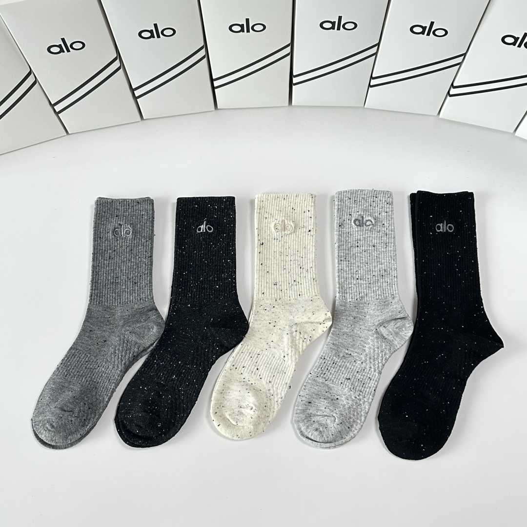 NO:585278,Special packaging ALO's new painted embroidered mid-length pile socks!  Five pairs in a box, synchronized tube socks at the counter, big brands going out on the street, must-have socks for fashionistas, stockings, socks, socks19860909特 配包装 ALO 新款彩绘刺绣中长筒款堆堆袜袜子！一盒五双, 专柜同步筒款袜子,大牌出街,潮人必备超好搭袜子,丝袜,袜子,socks,accessory