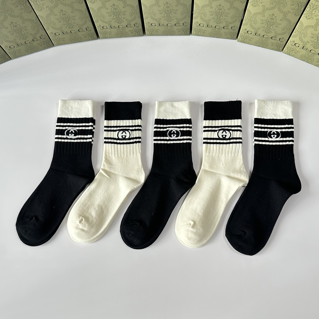 NO:585288,Specially equipped with counter packaging Gucci's new embroidered mid-length pile socks!  Five pairs in a box, counter-synchronized tube socks, big brands out on the street, a must-have for fashionistas, super easy to match. Socks, stockings, socks, gucci, gucci, socks19860909特 配专柜包装 Gucci（古驰）新款刺绣中长款堆堆袜袜子！一盒五双,专柜同步筒袜袜子,大牌出街,潮人必备超好搭.袜子,丝袜,袜子,gucci,gucci,socks,accessory