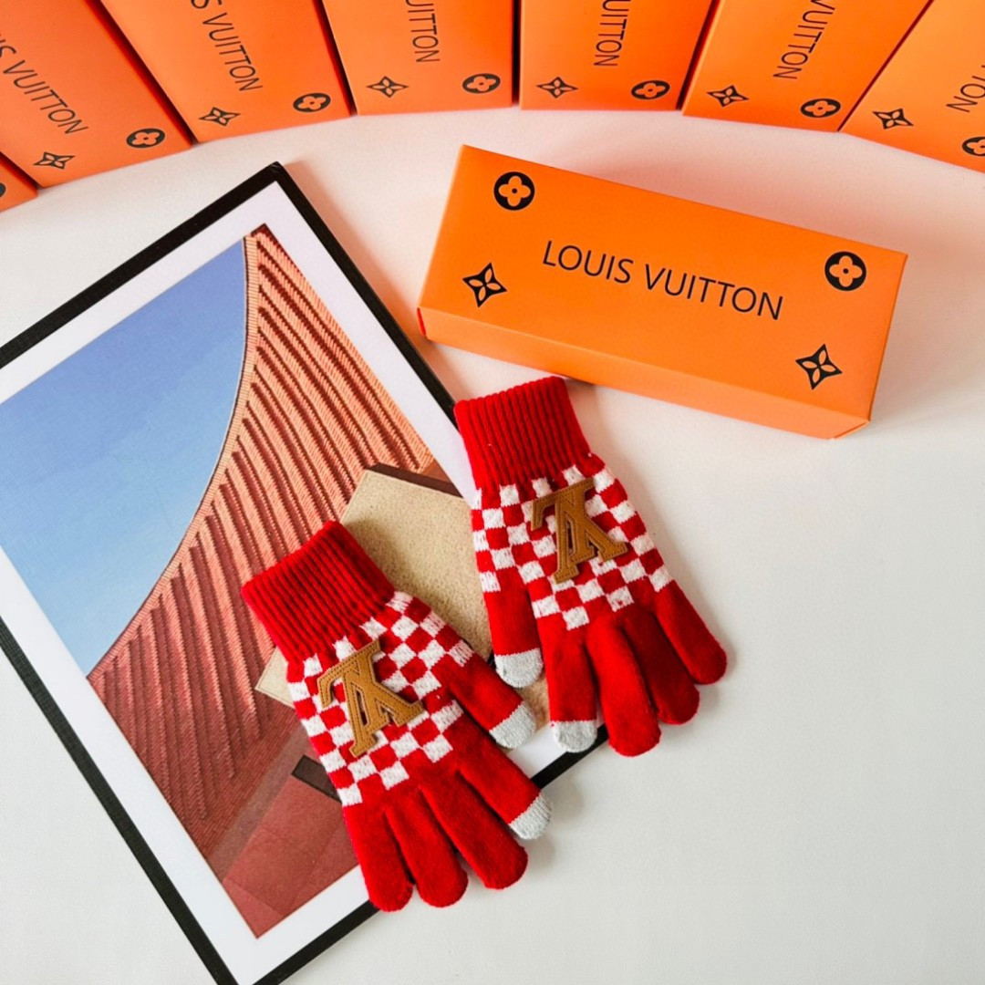 NO:584072,Special packaging LV (Louis Vuitton) new checkerboard gloves, fashionable gloves, a must-have for autumn and winter, classic, simple and easy to use, super comfortable, soft and versatile!  gloves,gloves,louis vuitton,louis vuitton,gloves19860909特 配包装 LV（路易威登）新品棋盘格手套,时尚手套,秋冬必备,经典简洁上手超舒适柔软、百搭！手套,手套,louis vuitton,louis vuitton,gloves,accessory