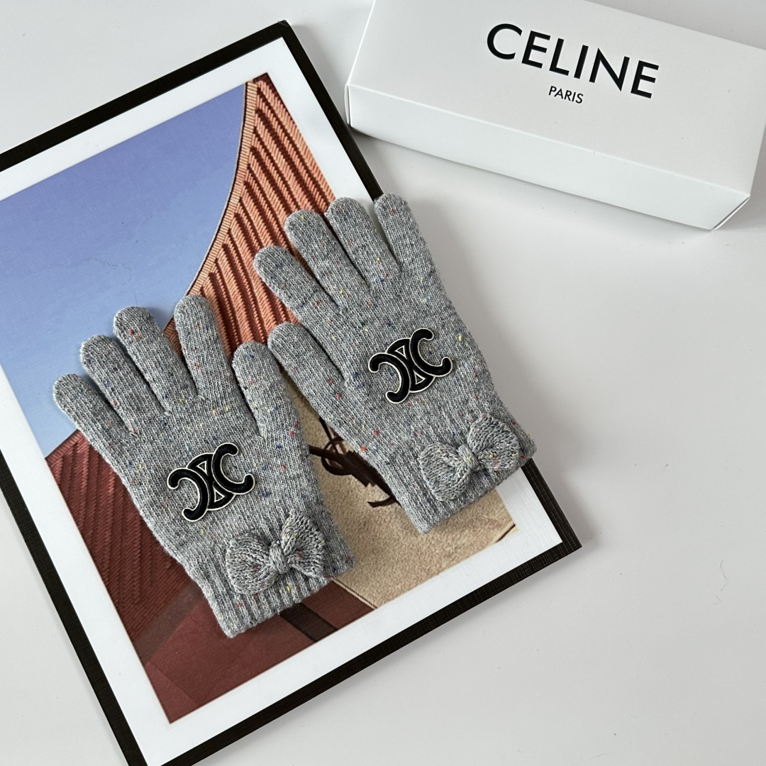 NO:584089,Specially packaged Celine new gloves, fashionable gloves, a must-have for autumn and winter, classic, simple, ultra-comfortable, soft and versatile!  gloves,gloves,celine,celine,gloves19860909特 配包装 Celine（赛琳）新品手套,时尚手套,秋冬必备,经典简洁上手超舒适柔软、百搭！手套,手套,celine,celine,gloves,accessory