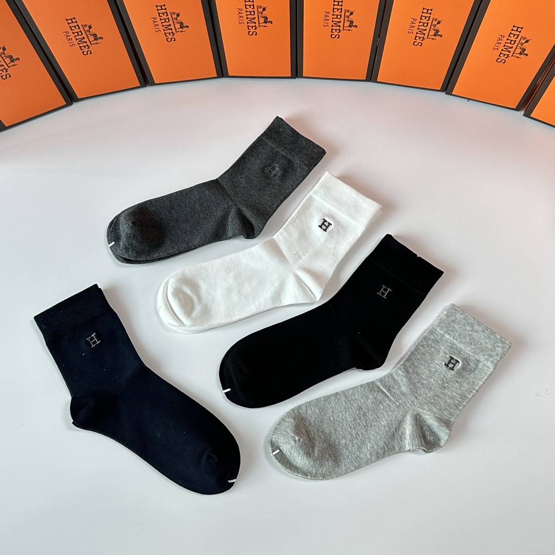 💛配包装Hermes （爱马仕）新款刺绣中长款堆堆袜袜子！高端定制，一盒五双， 专柜同步筒款袜子，💛大牌