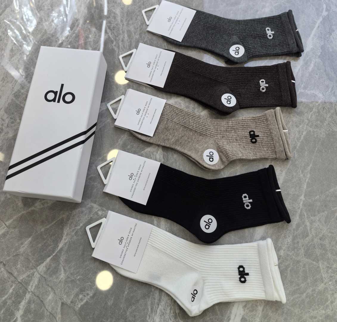NO:585780,Special counter packaging ALO's new double-needle mid-length pile socks!  Five pairs in a box, synchronized tube socks at the counter, big brands going out on the street, a must-have for fashionistas, super easy to match. Socks, stockings, socks, socks19860909特配专柜包装 ALO 新款双针中长款堆堆袜袜子！一盒五双,专柜同步筒袜袜子,大牌出街,潮人必备超好搭.袜子,丝袜,袜子,socks,accessory