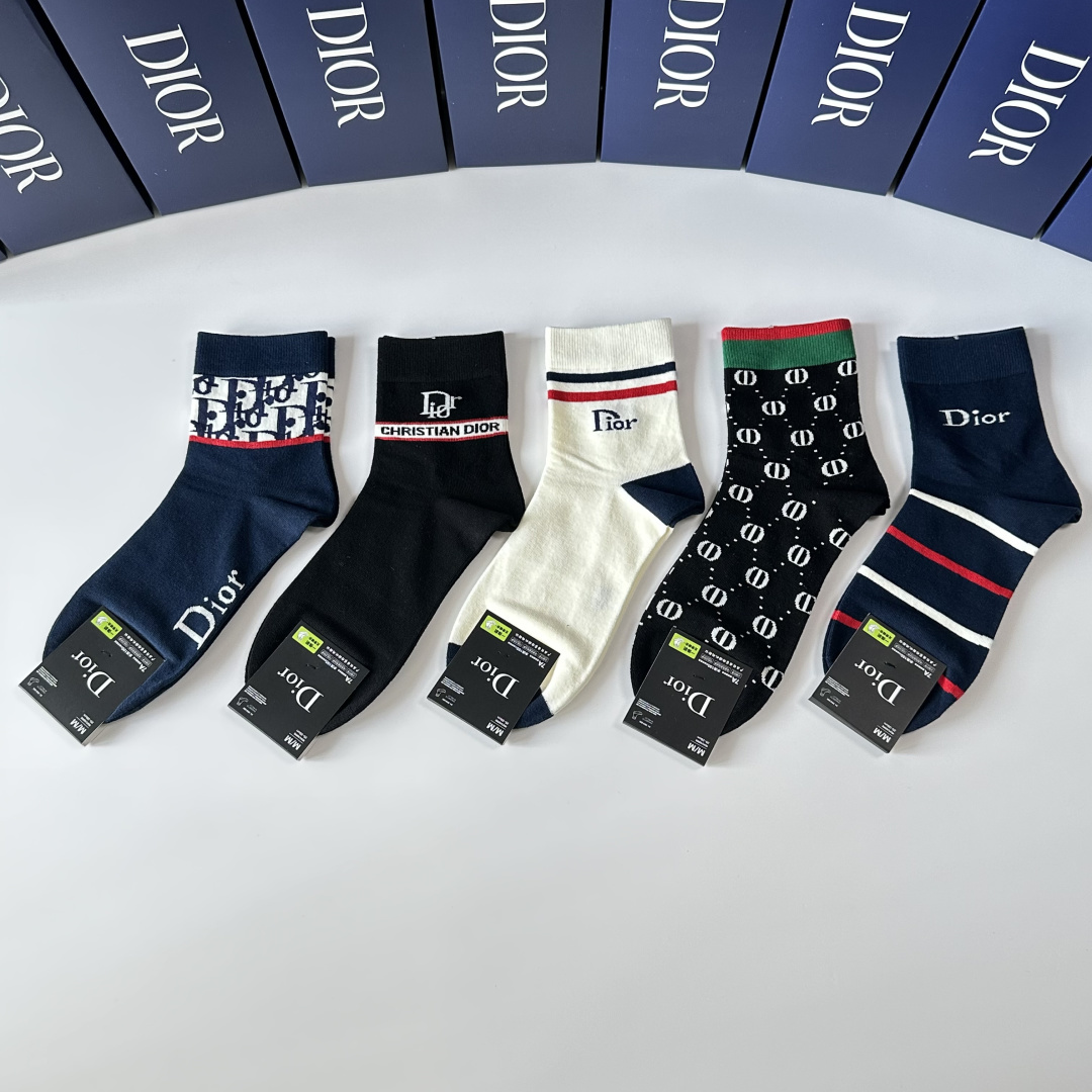 NO:585721,Special packaging DIOR (Dior) new classic mid-length socks pile socks!  Five pairs in a box, counter-synchronized tube socks, big brands out on the street, a must-have for fashionistas, super easy to match. Socks, stockings, socks, dior, dior, socks19860909特 配包装 DIOR（迪奥）新款经典中长筒袜堆堆袜袜子！一盒五双, 专柜同步筒袜袜子,大牌出街,潮人必备超好搭.袜子,丝袜,袜子,dior,dior,socks,accessory