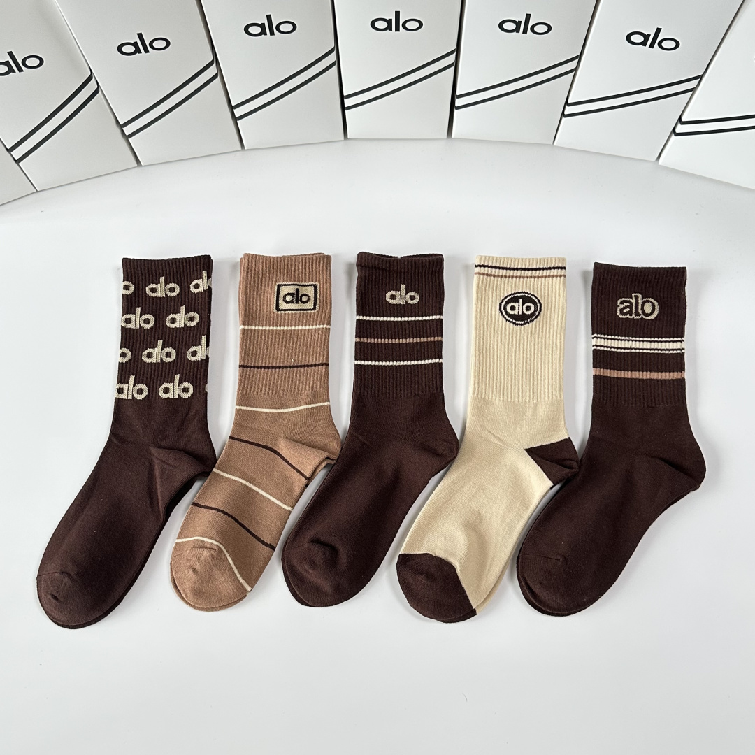 NO:585745,Special packaging for ALO's new mid-length pile socks!  Five pairs in a box, synchronized tube socks at the counter, big brands going out on the street, must-have socks for fashionistas, stockings, socks, socks19860909特 配包装 ALO 新款中长款堆堆袜袜子！一盒五双, 专柜同步筒款袜子,大牌出街,潮人必备超好搭袜子,丝袜,袜子,socks,accessory