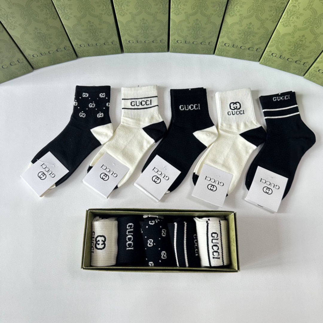 💛配专柜包装Gucci（古驰）新款中长款堆堆袜袜子！一盒五双，专柜同步筒袜袜子，💛大牌出街，潮人必备🔥超