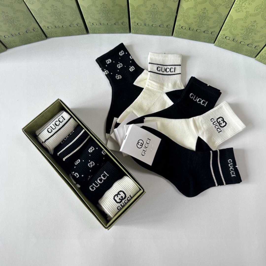 💛配专柜包装Gucci（古驰）新款中长款堆堆袜袜子！一盒五双，专柜同步筒袜袜子，💛大牌出街，潮人必备🔥超