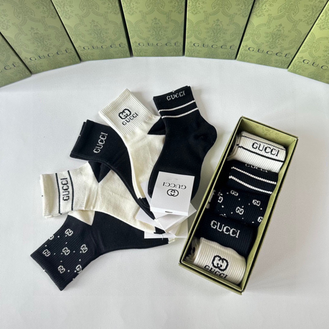 💛配专柜包装Gucci（古驰）新款中长款堆堆袜袜子！一盒五双，专柜同步筒袜袜子，💛大牌出街，潮人必备🔥超