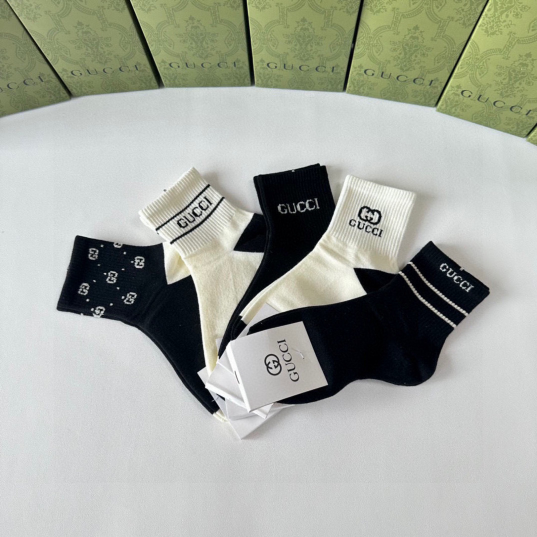 💛配专柜包装Gucci（古驰）新款中长款堆堆袜袜子！一盒五双，专柜同步筒袜袜子，💛大牌出街，潮人必备🔥超