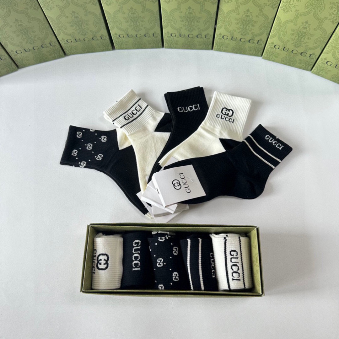 💛配专柜包装Gucci（古驰）新款中长款堆堆袜袜子！一盒五双，专柜同步筒袜袜子，💛大牌出街，潮人必备🔥超