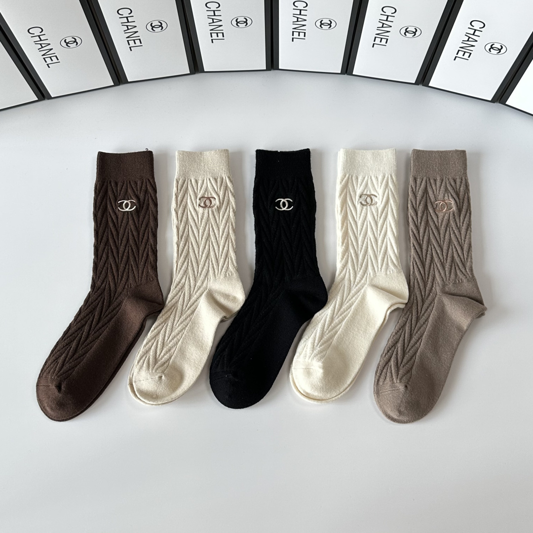 NO:586111,Special packaging Chanel (Chanel) new cashmere embroidered mid-length pile socks!  Five pairs in a box, synchronized tube socks at the counter, big brands out on the street, must-have socks for fashionistas, stockings, socks, chanel, chanel, socks19860909特 配包装 Chanel（香奈儿）新款羊绒刺绣中长款堆堆袜袜子！一盒五双, 专柜同步筒款袜子,大牌出街,潮人必备超好搭袜子,丝袜,袜子,chanel,chanel,socks,accessory