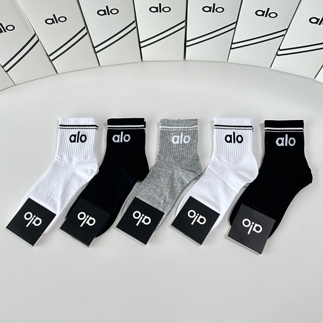 NO:586156,Specially equipped with counter packaging, ALO's new mid-length pile socks!  Five pairs in a box, synchronized tube socks at the counter, big brands going out on the street, must-have socks for fashionistas, stockings, socks, socks19860909特 配专柜包装 ALO 新款中长款堆堆袜袜子！一盒五双,专柜同步筒袜袜子,大牌出街,潮人必备超好搭袜子,丝袜,袜子,socks,accessory