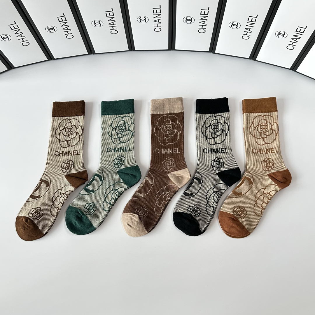 NO:586179,Specially equipped with counter packaging Chanel's new double-needle mid-length socks!  Five pairs in a box, synchronized tube socks at the counter, big brands going out on the street, must-have socks for fashionistas, stockings, socks, chanel, chanel, socks19860909特 配专柜包装 Chanel (香奈儿) 新款双针中长筒款堆堆袜袜子！一盒五双,专柜同步筒袜袜子,大牌出街,潮人必备超好搭袜子,丝袜,袜子,chanel,chanel,socks,accessory