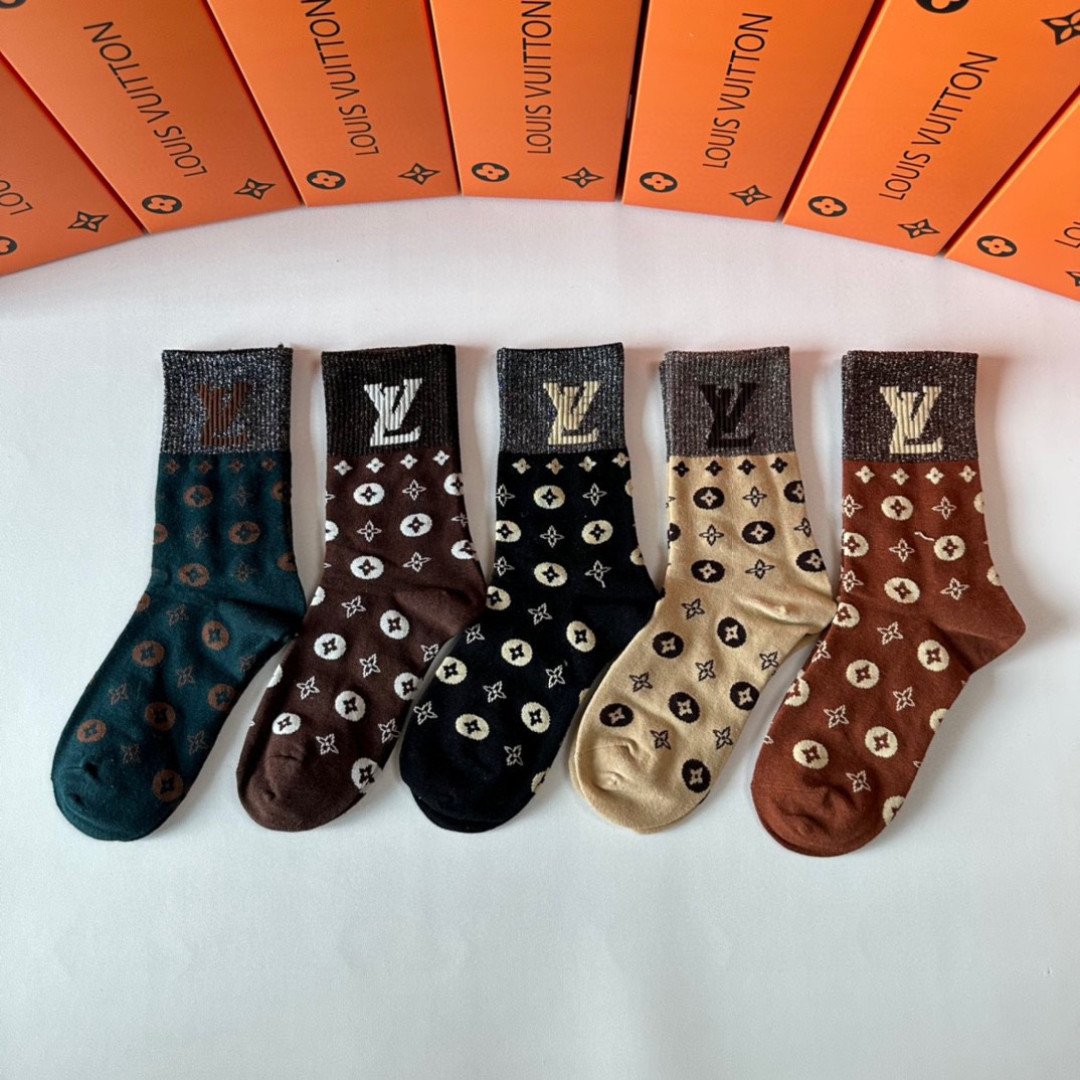NO:586165,Specially equipped with counter packaging LV (Louis Vuitton) new gold silk mid-length pile socks!  Five pairs in a box, synchronized tube socks at the counter, big brands going out on the street, must-have socks for fashionistas, stockings, socks, louis vuitton, louis vuitton, socks19860909特 配专柜包装 LV（路易威登）新款金丝中长款堆堆袜袜子！一盒五双,专柜同步筒袜袜子,大牌出街,潮人必备超好搭袜子,丝袜,袜子,louis vuitton,louis vuitton,socks,accessory