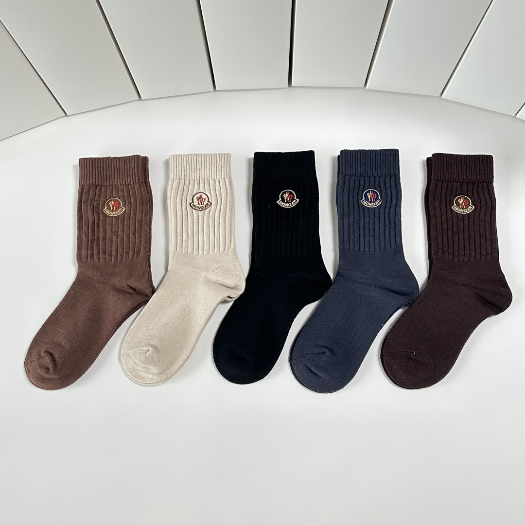 NO:586202,Specially equipped with counter packaging MONCLER's latest mid-length cashmere embroidered socks!  Five pairs in a box, synchronized tube socks at the counter, big brands going out on the street, must-have socks for fashionistas, stockings, socks, Moncler, socks19860909特 配专柜包装 MONCLER（蒙口）最新羊绒中长筒刺绣款堆堆袜袜子！一盒五双,专柜同步筒袜袜子,大牌出街,潮人必备超好搭袜子,丝袜,袜子,Moncler,socks,accessory