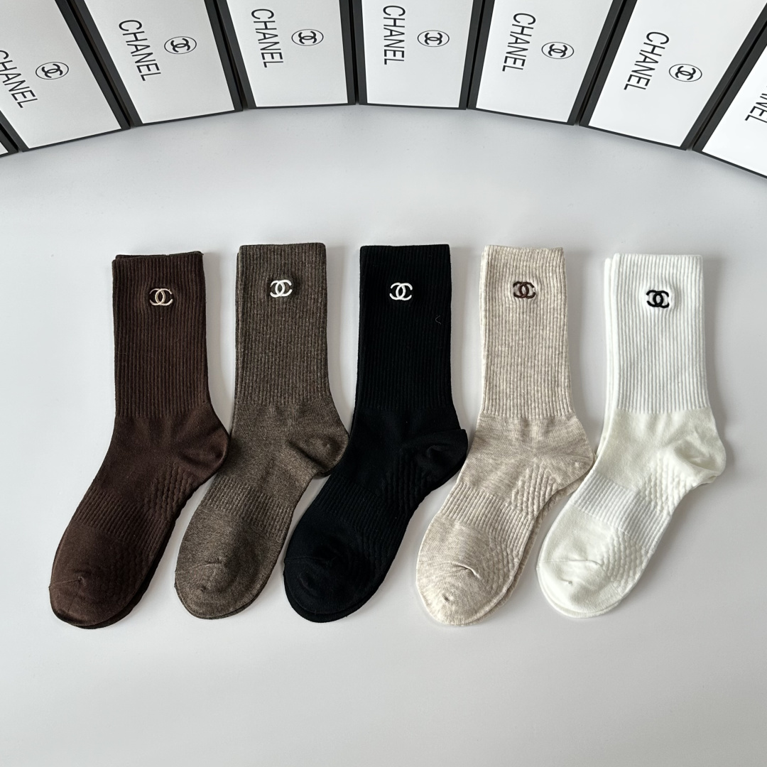 NO:585685,Specially equipped with counter packaging Chanel (Chanel) new embroidered mid-length pile socks!  Five pairs in a box, synchronized tube socks at the counter, big brands going out on the street, must-have socks for fashionistas, stockings, socks, chanel, chanel, socks19860909特 配专柜包装 Chanel（香奈儿）新款刺绣中长款堆堆袜袜子！一盒五双,专柜同步筒袜袜子,大牌出街,潮人必备超好搭袜子,丝袜,袜子,chanel,chanel,socks,accessory