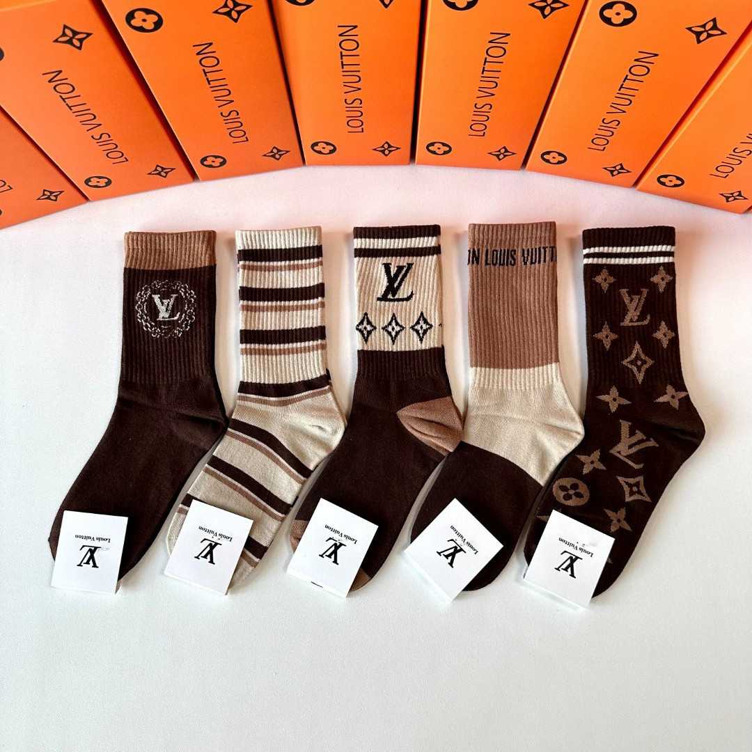 NO:585691,Specially equipped with counter packaging LV (Louis Vuitton) new mid-length pile socks!  Five pairs in a box, synchronized tube socks at the counter, big brands going out on the street, must-have socks for fashionistas, stockings, socks, louis vuitton, louis vuitton, socks19860909特 配专柜包装 LV（路易威登）新款中长款堆堆袜袜子！一盒五双,专柜同步筒袜袜子,大牌出街,潮人必备超好搭袜子,丝袜,袜子,louis vuitton,louis vuitton,socks,accessory