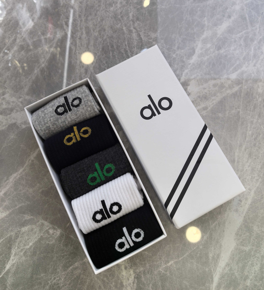 NO:585698,Special counter packaging for ALO’s new mid-length socks!  Five pairs in a box, synchronized tube socks at the counter, big brands going out on the street, must-have socks for fashionistas, stockings, socks, socks19860909特配专柜包装 ALO 新款中长款堆堆袜袜子！一盒五双,专柜同步筒袜袜子,大牌出街,潮人必备超好搭袜子,丝袜,袜子,socks,accessory