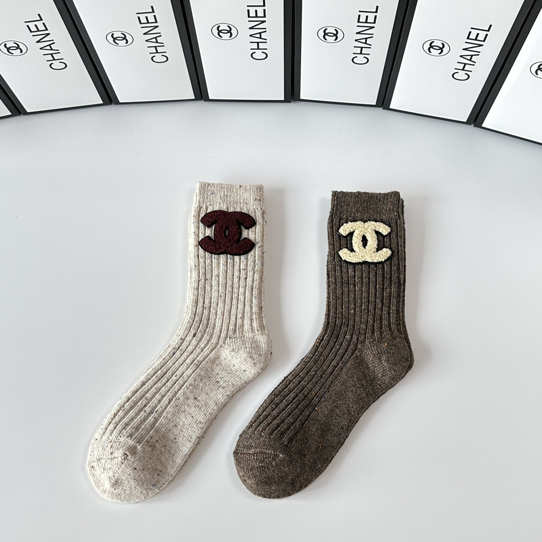 NO:585704,Special counter packaging Chanel (Chanel) new cashmere pile socks!  Two pairs in a box, counter-synchronized socks, big brands out on the street, must-have socks for fashionistas, stockings, socks, chanel, chanel, socks19860909特配专柜包装 Chanel（香奈儿）新款羊绒堆堆袜袜子！一盒两双,专柜同步款袜子,大牌出街,潮人必备超好搭袜子,丝袜,袜子,chanel,chanel,socks,accessory