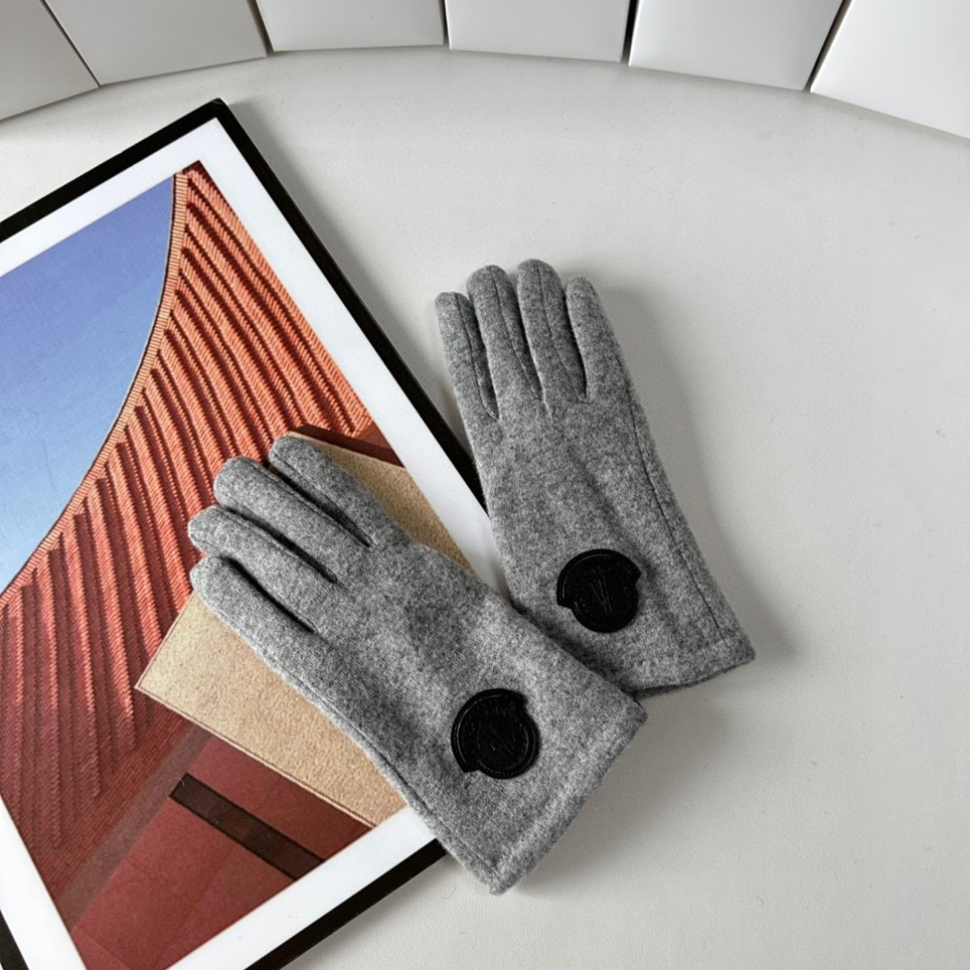 NO:602460,Specially packaged Moncler (mask) new gloves, fashionable gloves, a must-have for autumn and winter, classic, simple, super comfortable, soft and versatile!  gloves,gloves,Moncler,gloves19860909特 配包装 Moncler（蒙口）新品手套,时尚手套,秋冬必备,经典简洁上手超舒适柔软、百搭！手套,手套,Moncler,gloves,accessory