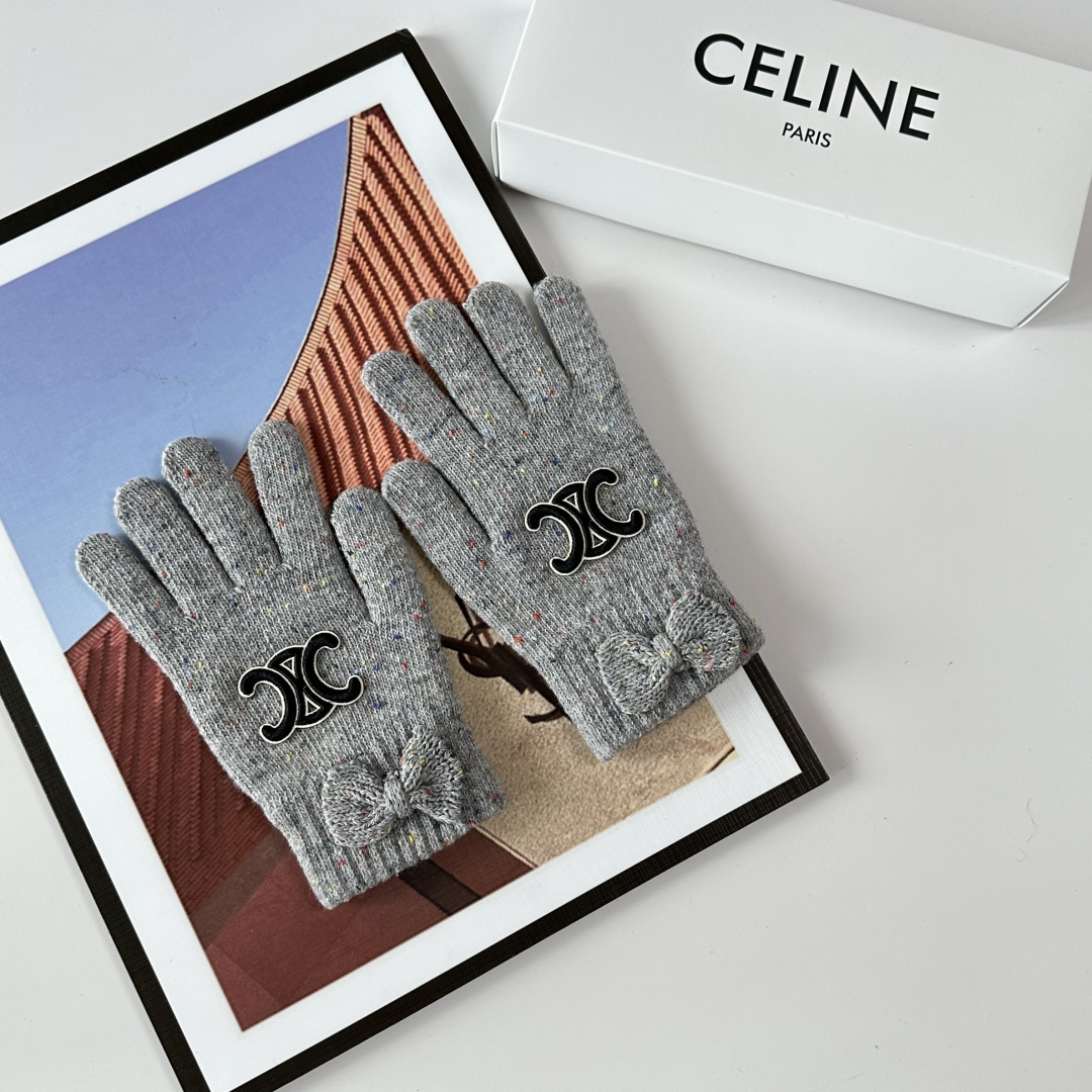 NO:602445,Specially packaged Celine new gloves, fashionable gloves, a must-have for autumn and winter, classic, simple, ultra-comfortable, soft and versatile!  gloves,gloves,celine,celine,gloves19860909特 配包装 Celine（赛琳）新品手套,时尚手套,秋冬必备,经典简洁上手超舒适柔软、百搭！手套,手套,celine,celine,gloves,accessory