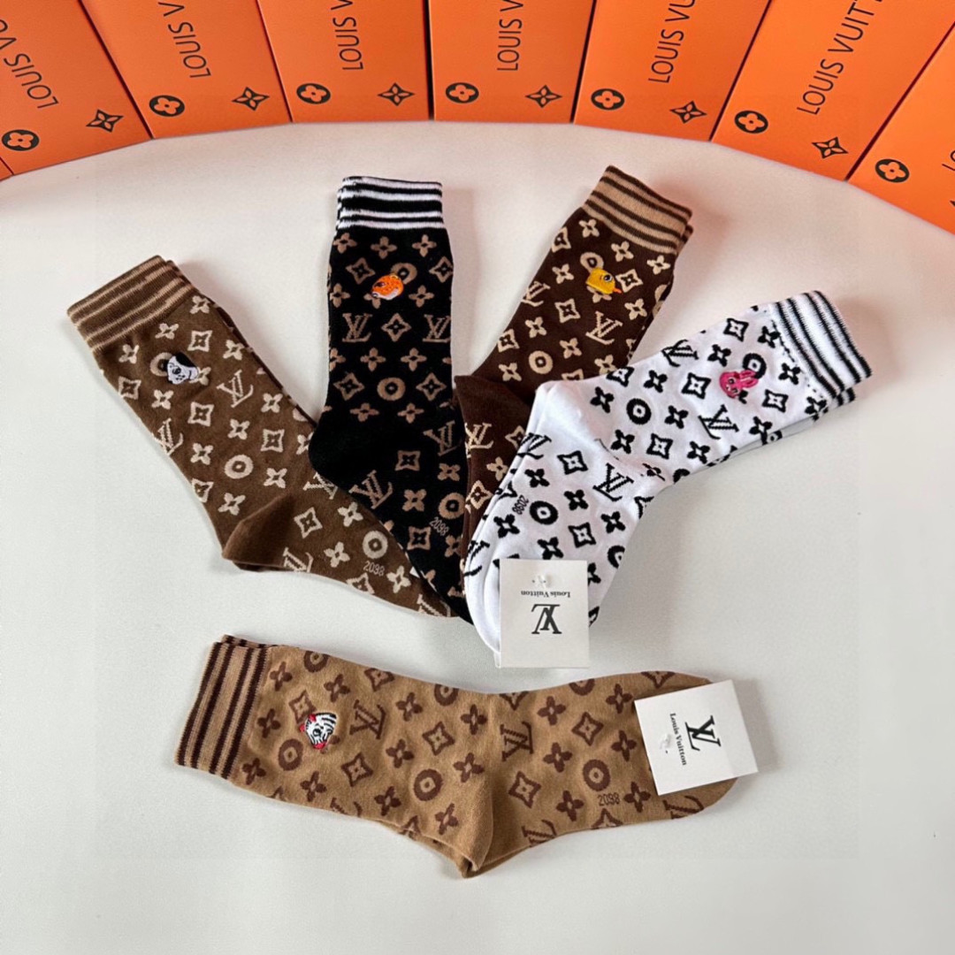 💛配专柜包装LV（路易威登）新款中长款动物刺绣堆堆袜袜子！一盒五双，专柜同步筒袜袜子，💛大牌出街，潮人必