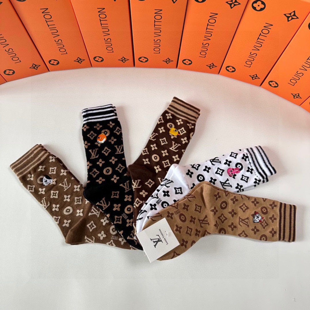 💛配专柜包装LV（路易威登）新款中长款动物刺绣堆堆袜袜子！一盒五双，专柜同步筒袜袜子，💛大牌出街，潮人必