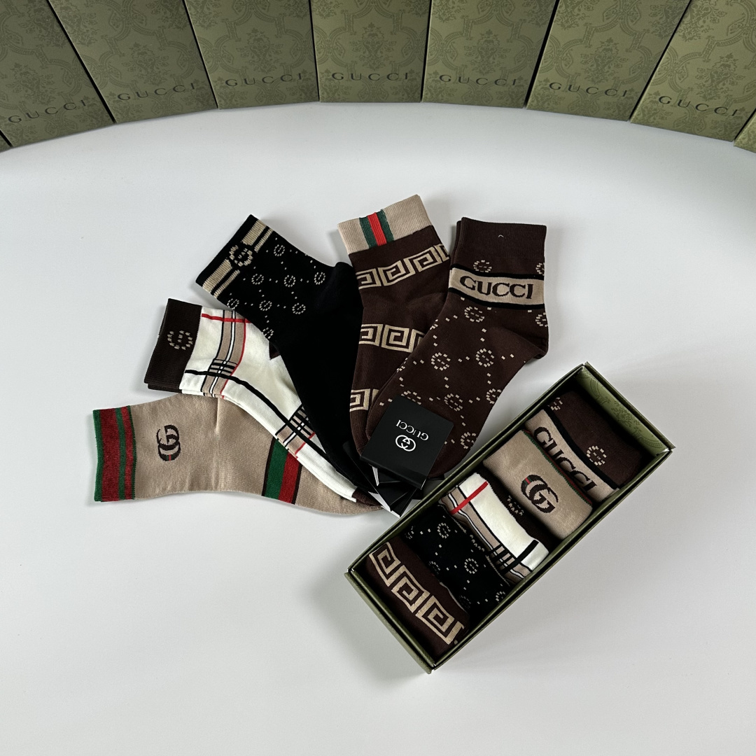 💛配专柜包装Gucci（古驰）新款中长款堆堆袜袜子！一盒五双，专柜同步筒袜袜子，💛大牌出街，潮人必备🔥超