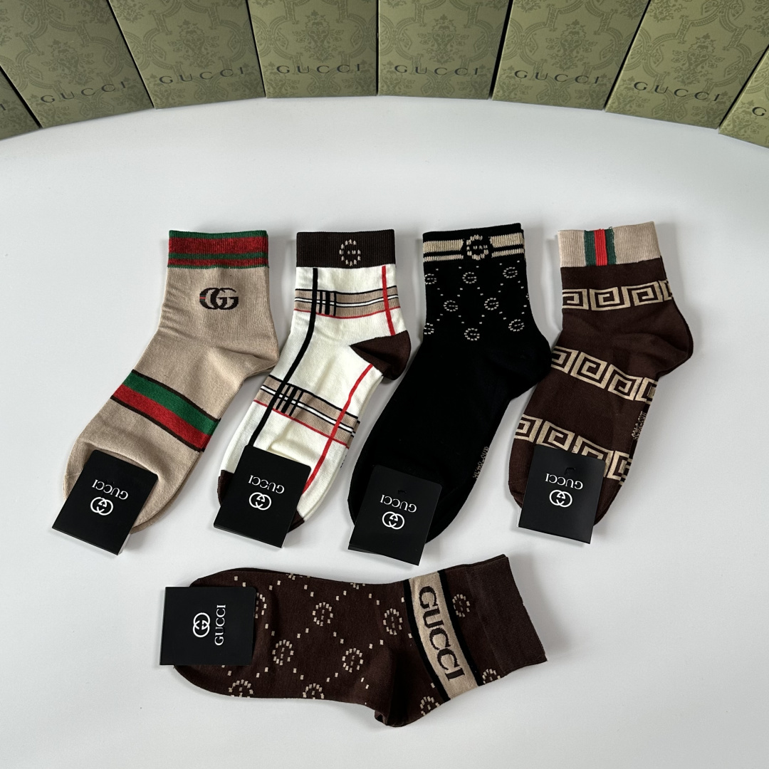 💛配专柜包装Gucci（古驰）新款中长款堆堆袜袜子！一盒五双，专柜同步筒袜袜子，💛大牌出街，潮人必备🔥超