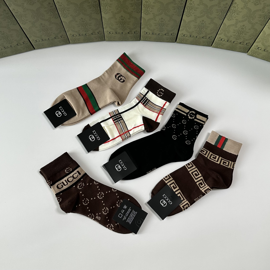 💛配专柜包装Gucci（古驰）新款中长款堆堆袜袜子！一盒五双，专柜同步筒袜袜子，💛大牌出街，潮人必备🔥超