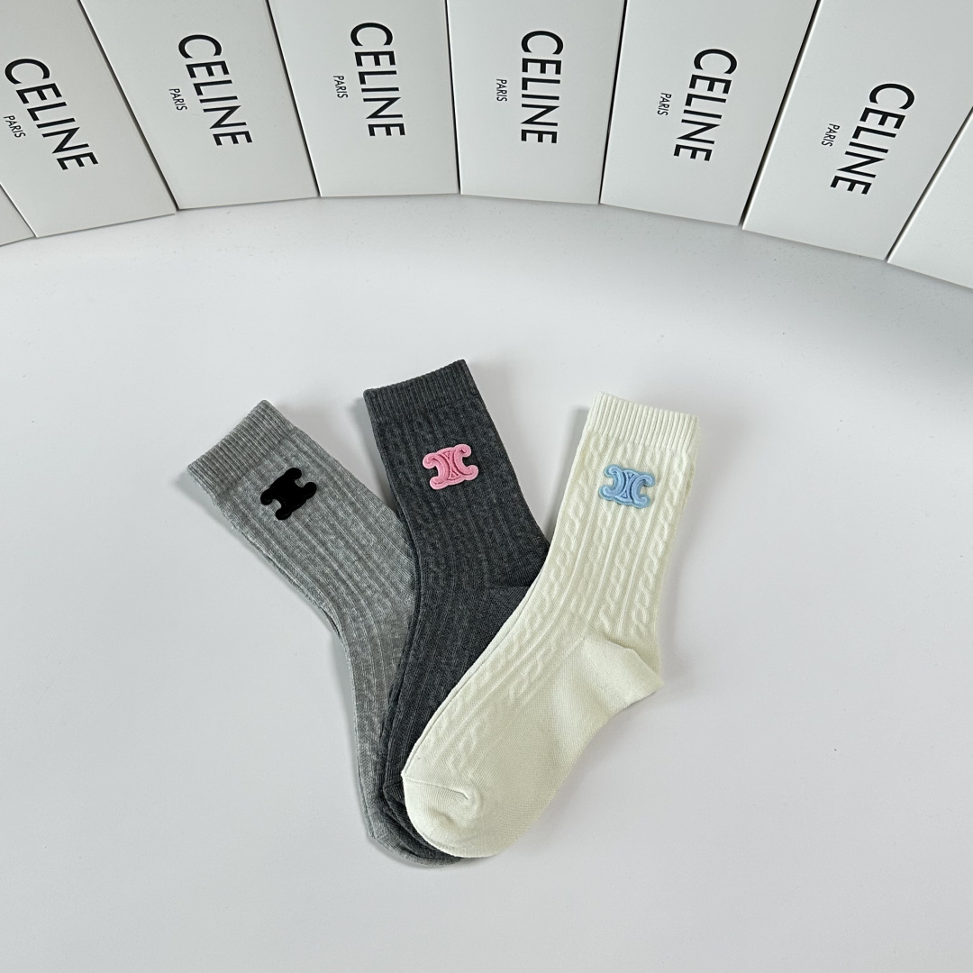 💛配包装Celine（赛琳）新款经典中长款饰品袜堆堆袜袜子！一盒三双， 专柜同步筒款袜子，💛大牌出街，潮