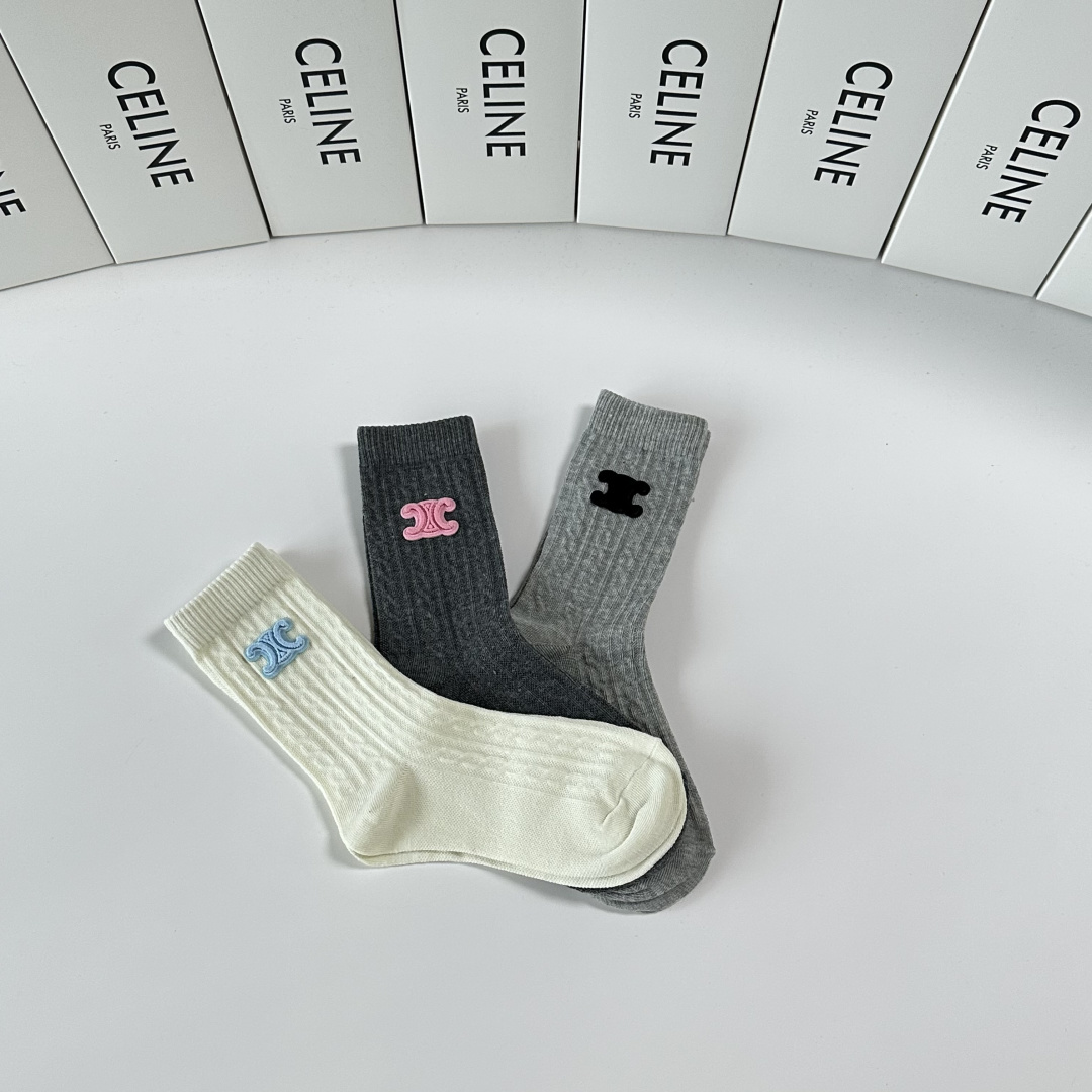💛配包装Celine（赛琳）新款经典中长款饰品袜堆堆袜袜子！一盒三双， 专柜同步筒款袜子，💛大牌出街，潮