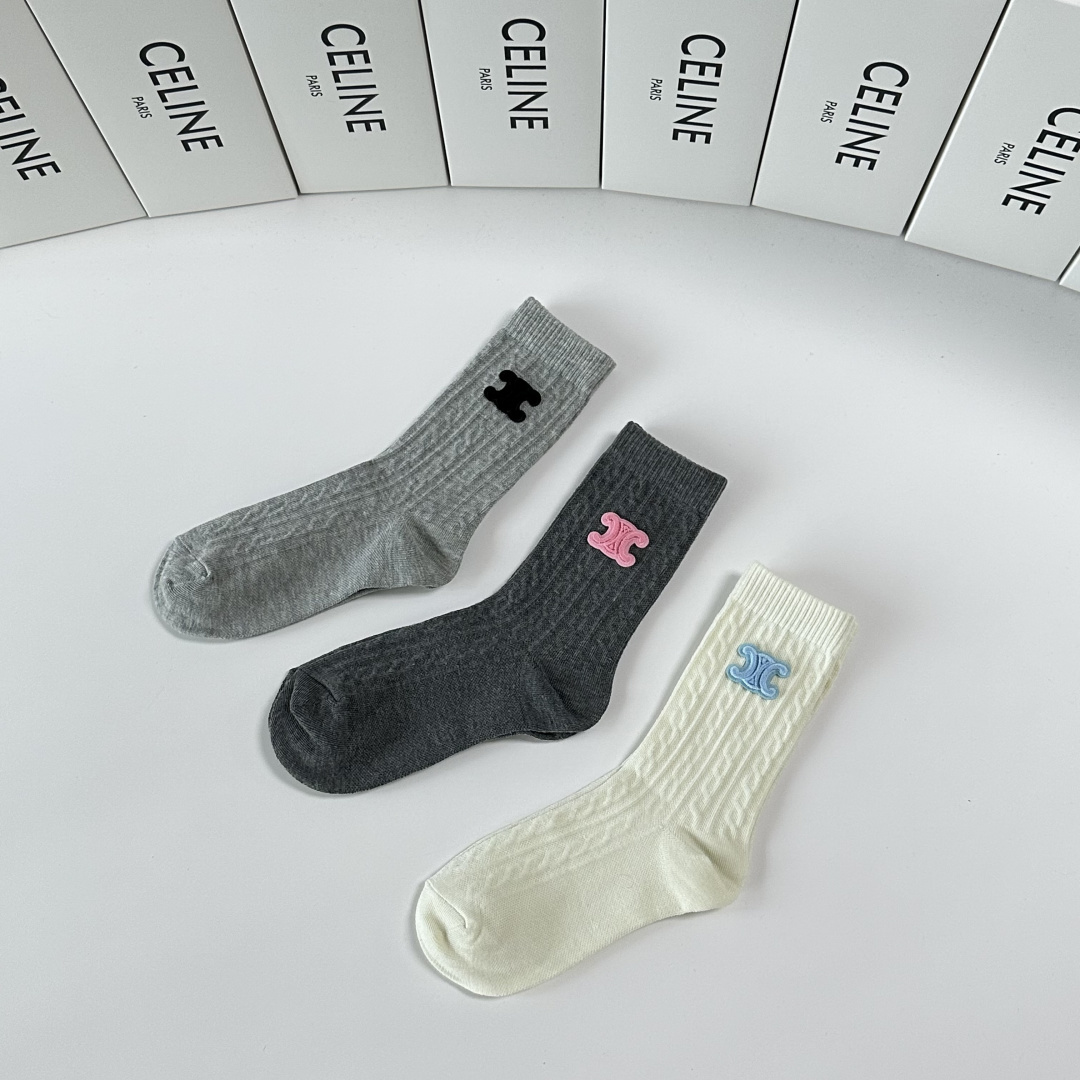 💛配包装Celine（赛琳）新款经典中长款饰品袜堆堆袜袜子！一盒三双， 专柜同步筒款袜子，💛大牌出街，潮
