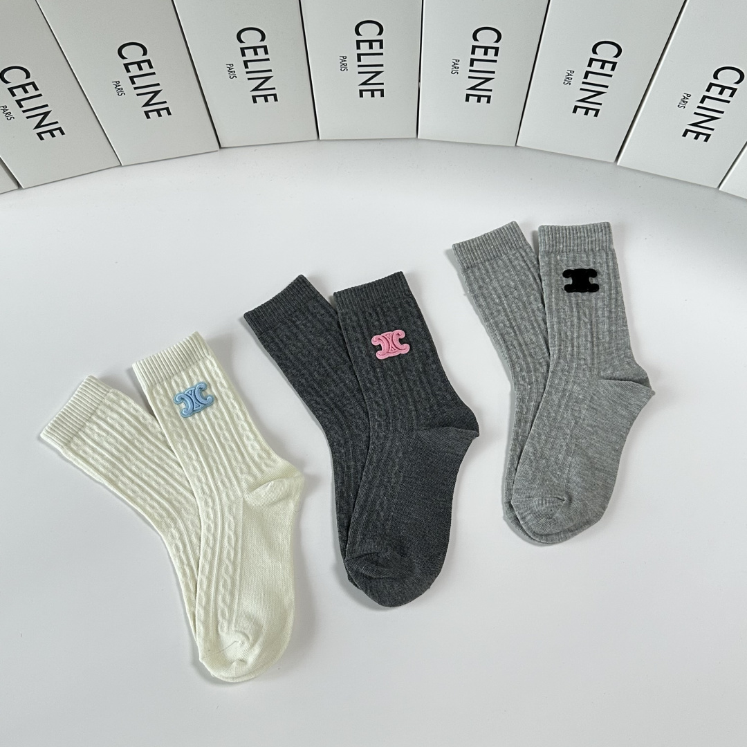 💛配包装Celine（赛琳）新款经典中长款饰品袜堆堆袜袜子！一盒三双， 专柜同步筒款袜子，💛大牌出街，潮