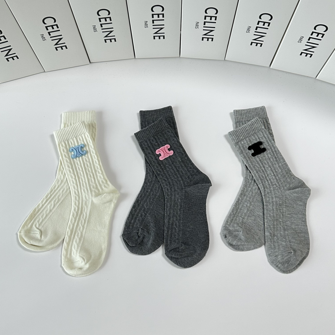 💛配包装Celine（赛琳）新款经典中长款饰品袜堆堆袜袜子！一盒三双， 专柜同步筒款袜子，💛大牌出街，潮