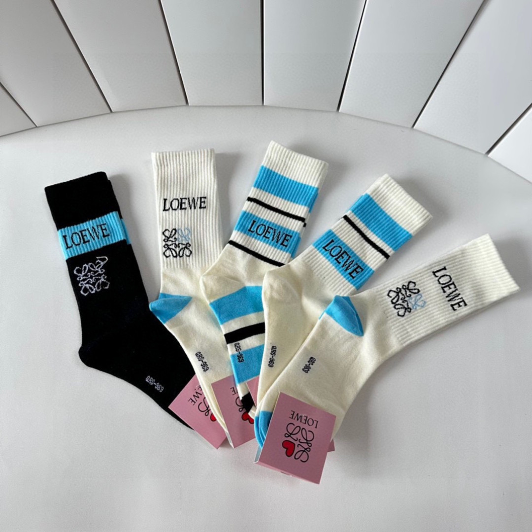 💛配包装LOEWE（罗意威）新款经典中长款堆堆袜袜子！一盒五双， 专柜同步筒款袜子，💛大牌出街，潮人必备