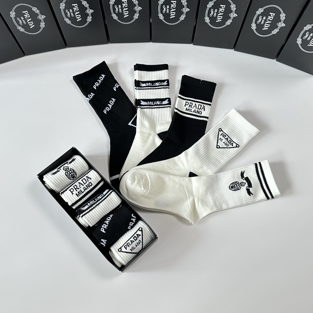 💛配专柜包装Prada（普拉达）新款中筒袜堆堆袜袜子！一盒五双，专柜同步筒袜袜子，💛大牌出街，潮人必备🔥