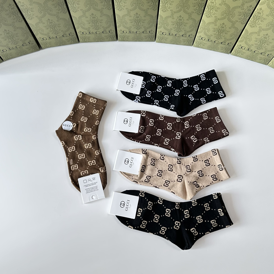 💛配包装Gucci（古驰）新款经典中长款堆堆袜袜子！一盒五双， 专柜同步筒袜袜子，💛大牌出街，潮人必备🔥